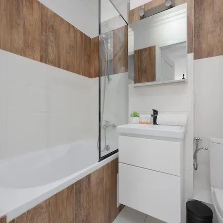 Apartment Cosy In The Centre Of By Renters *
